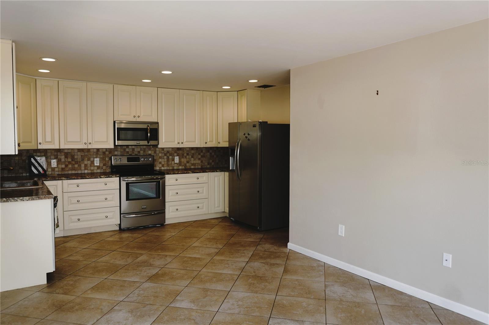 TAHITIAN GARDENS CONDO - Residential