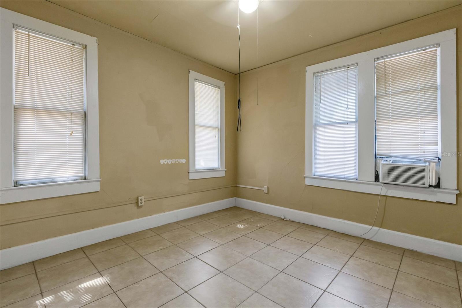 PALM GROVE - Residential Income