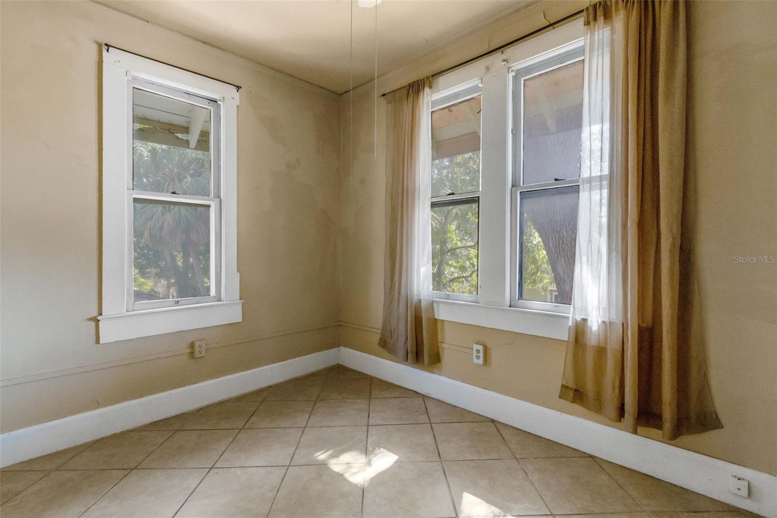 PALM GROVE - Residential Income