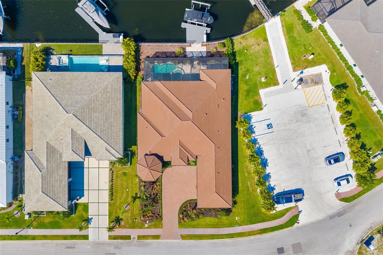 SANCTUARY COVE - Residential