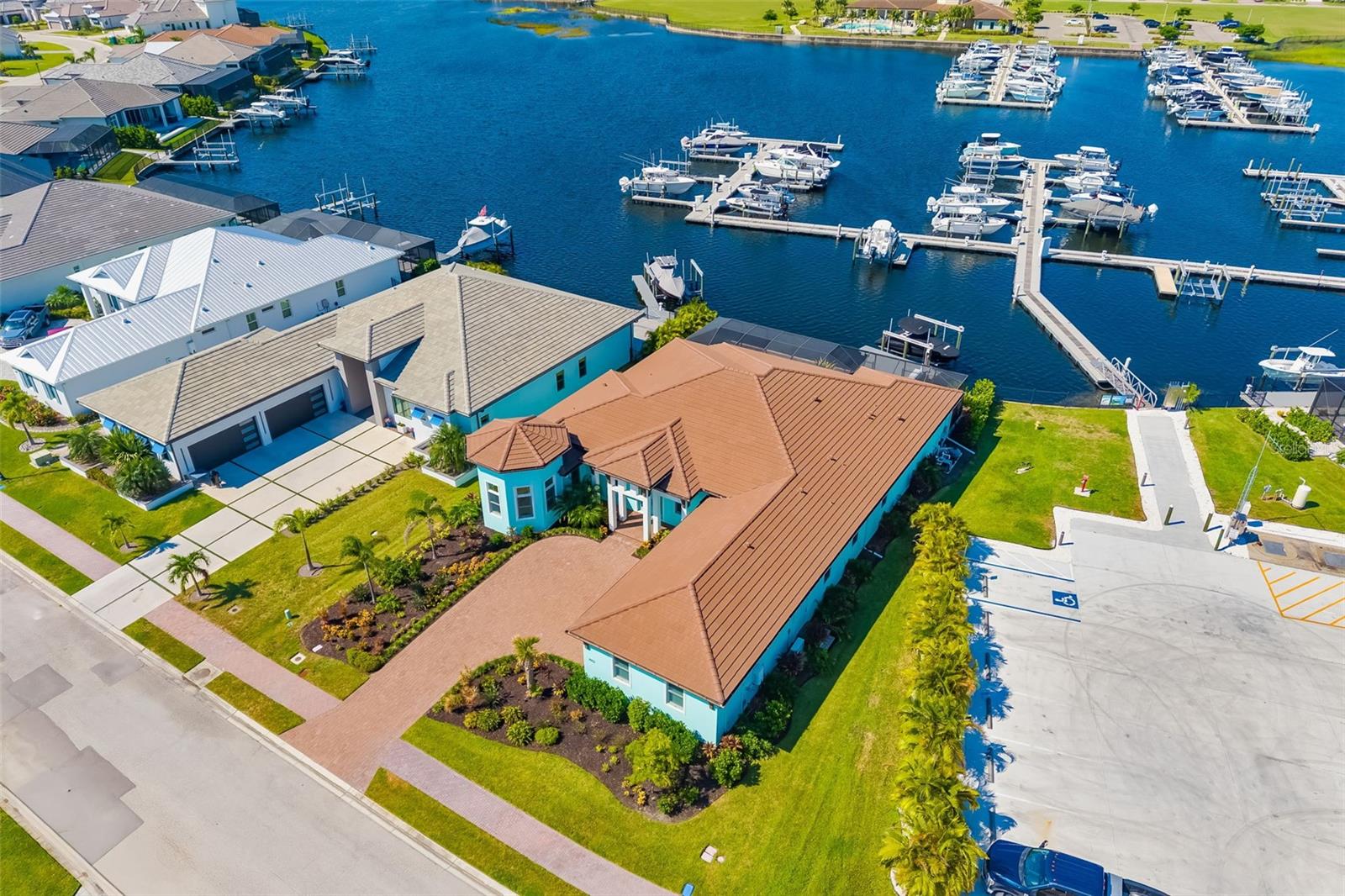 SANCTUARY COVE - Residential