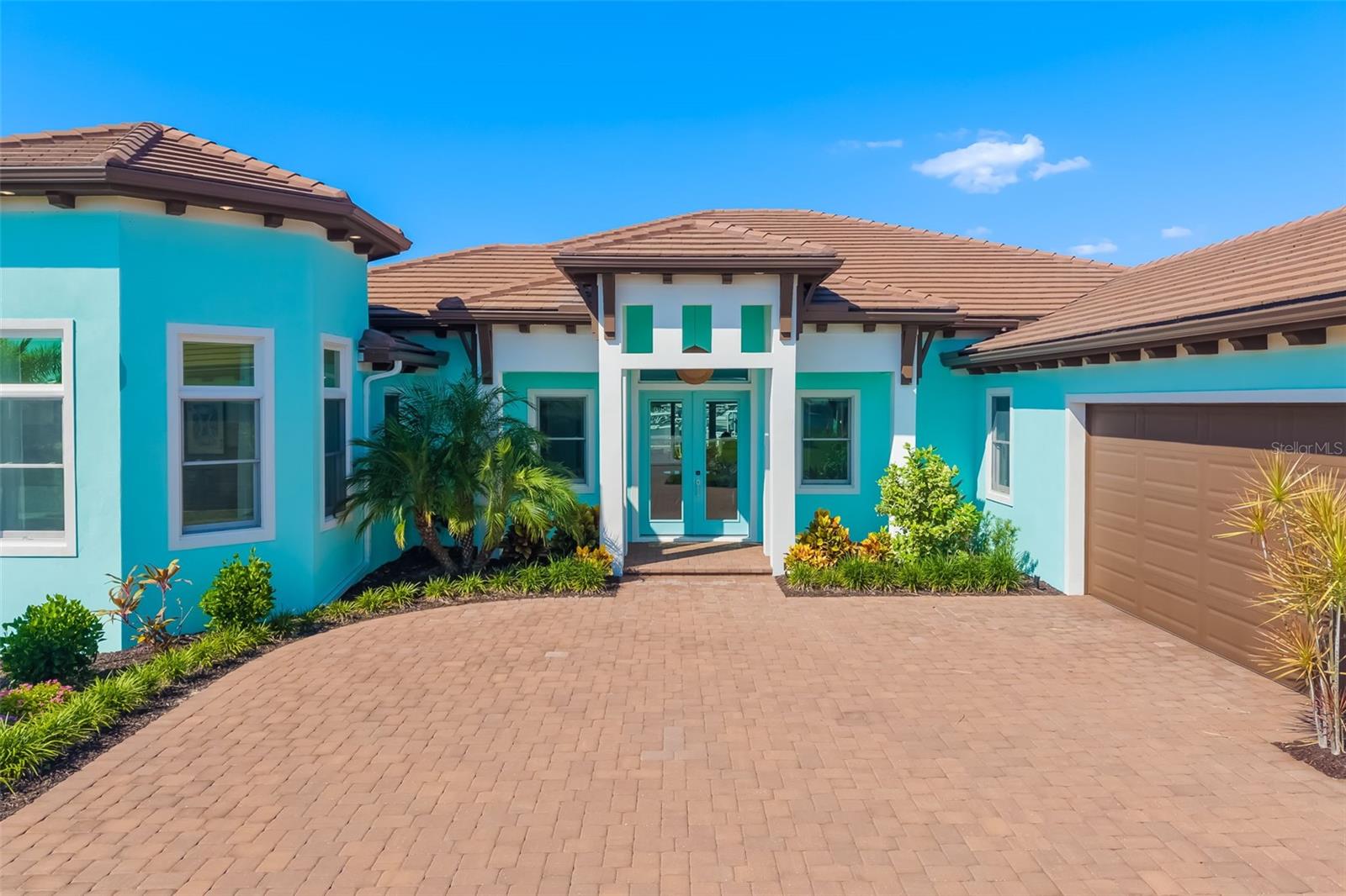 SANCTUARY COVE - Residential