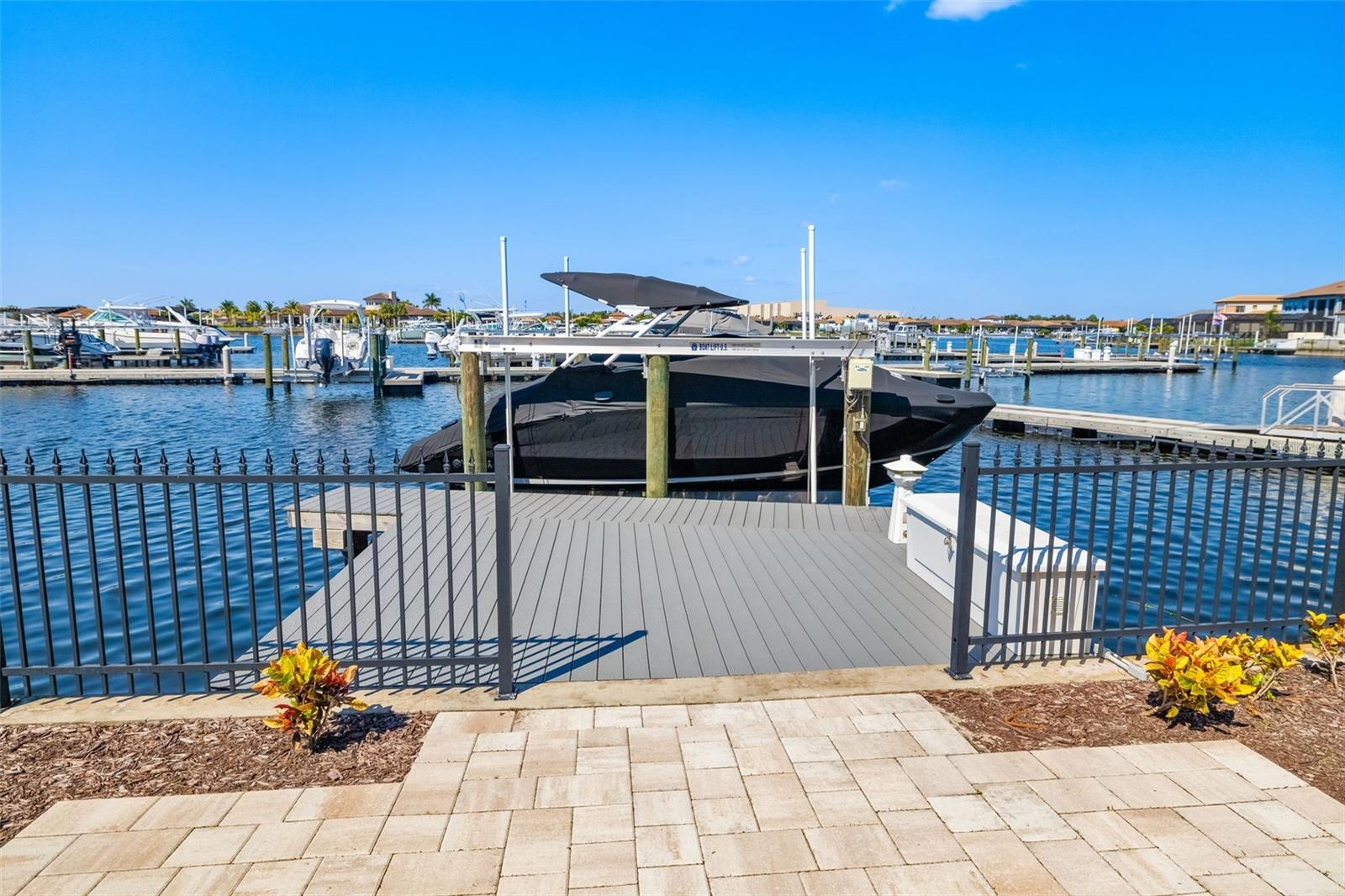 SANCTUARY COVE - Residential