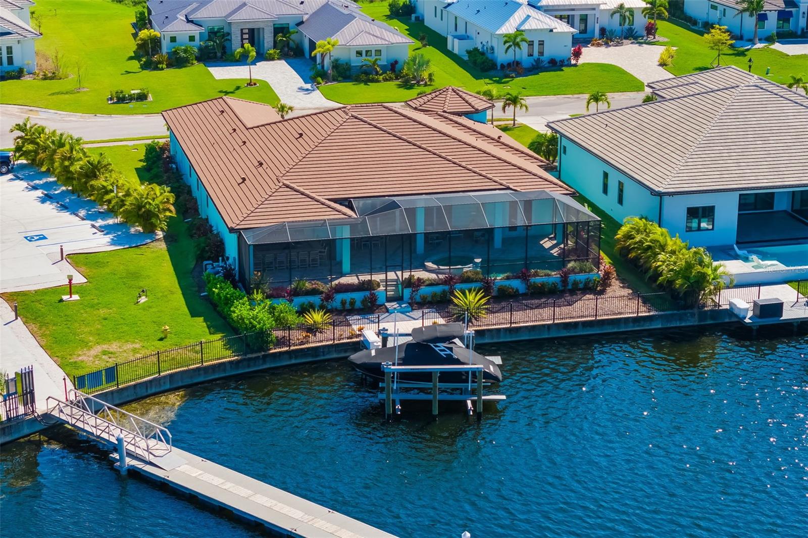 SANCTUARY COVE - Residential