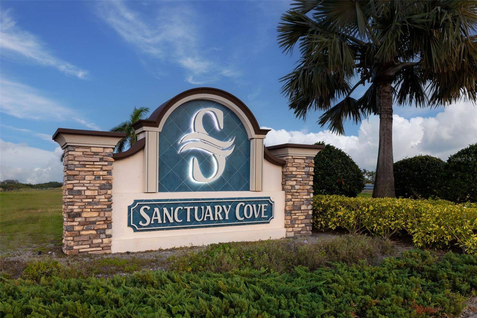 SANCTUARY COVE - Residential