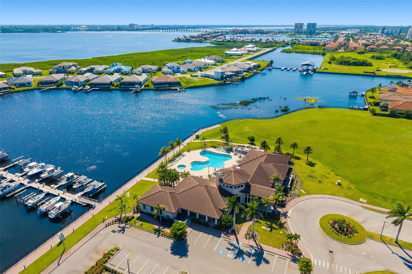 SANCTUARY COVE - Residential