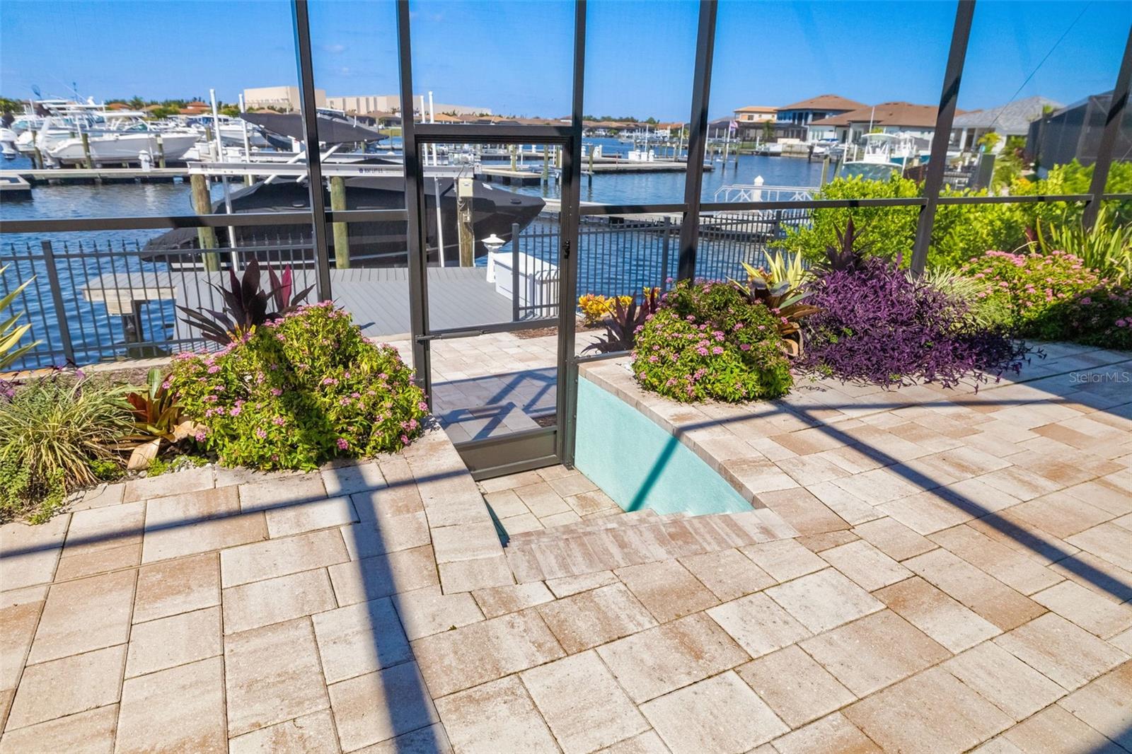 SANCTUARY COVE - Residential