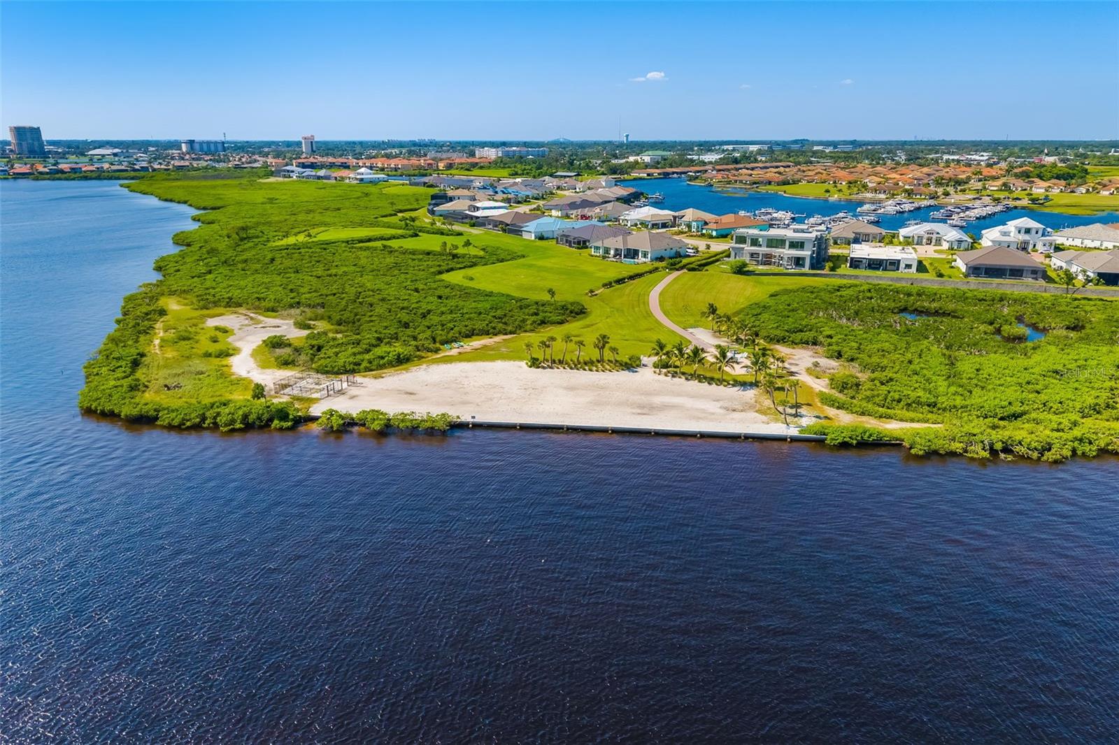 SANCTUARY COVE - Residential