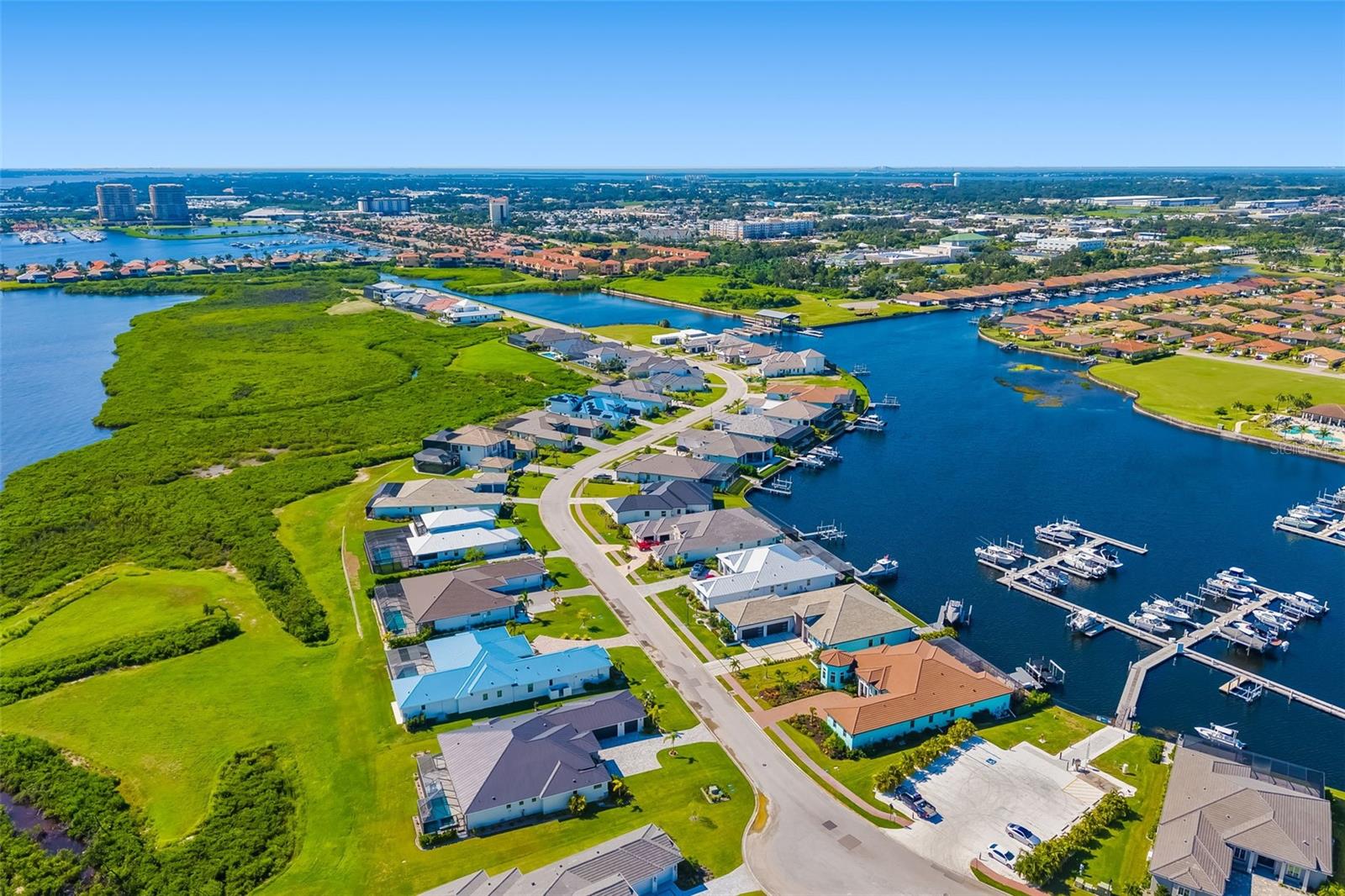 SANCTUARY COVE - Residential