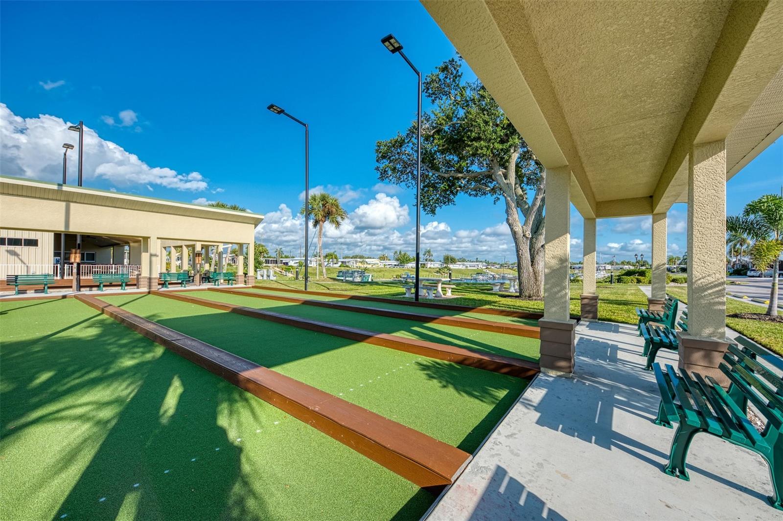 COUNTRY CLUB ESTATES - Residential