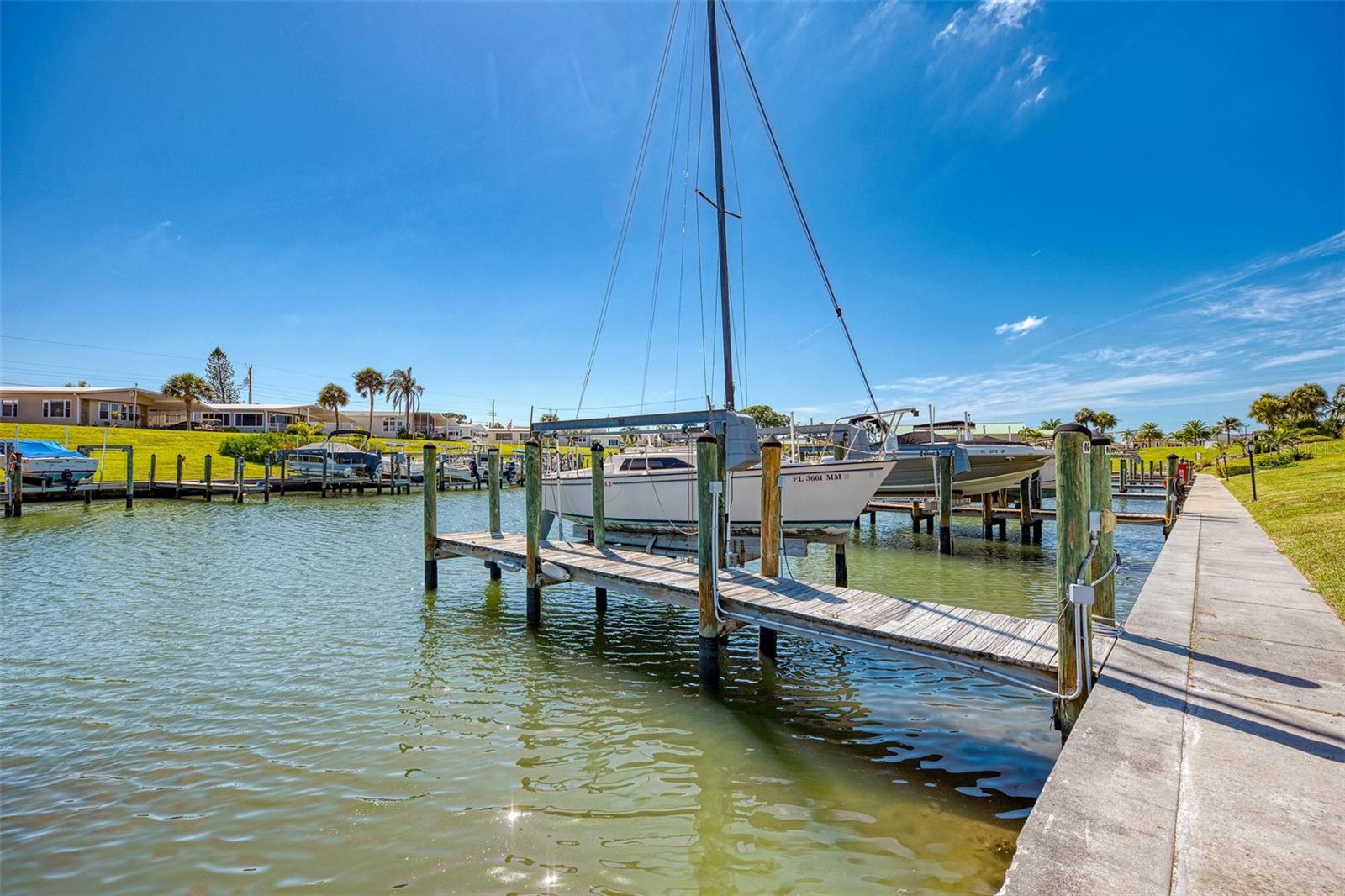 COUNTRY CLUB ESTATES - Residential