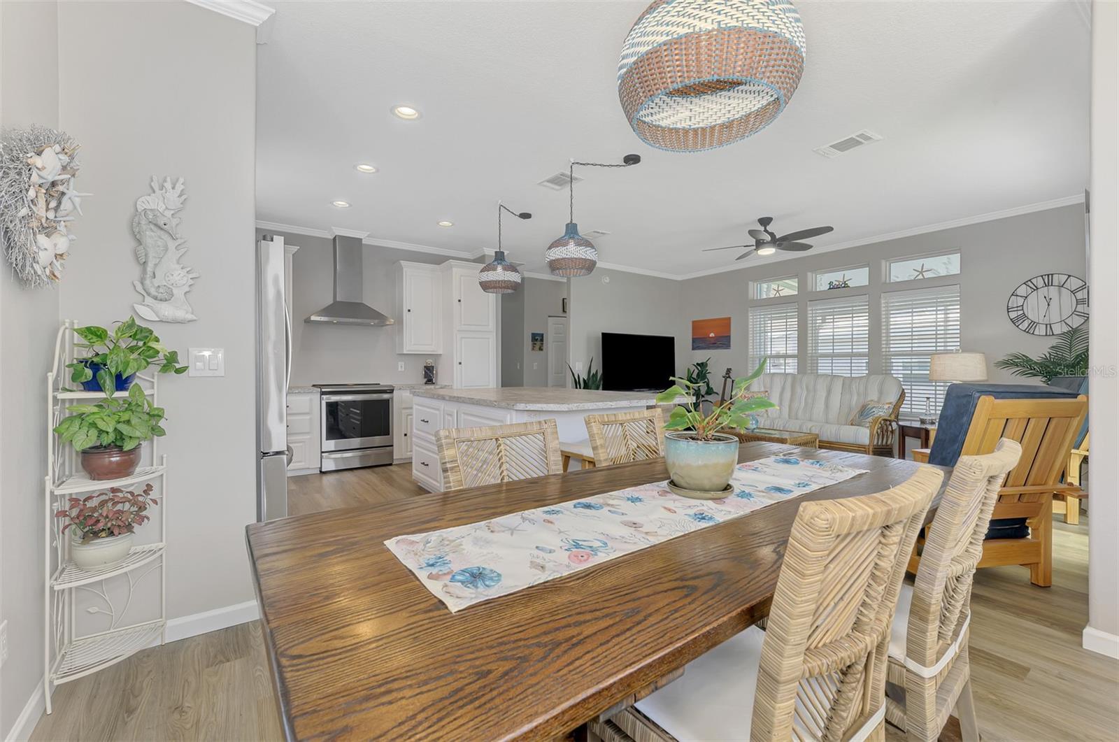 COUNTRY CLUB ESTATES - Residential