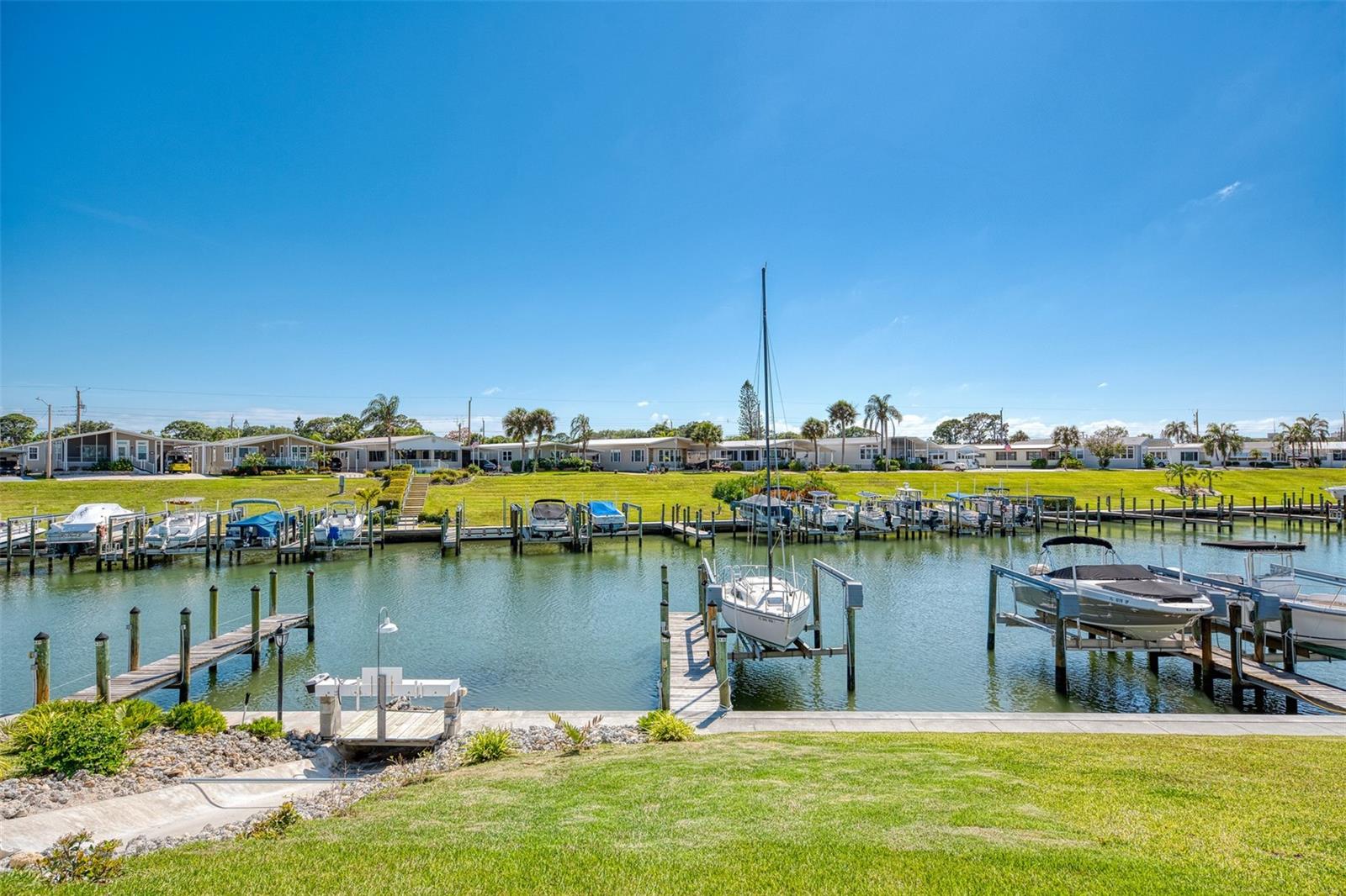 COUNTRY CLUB ESTATES - Residential