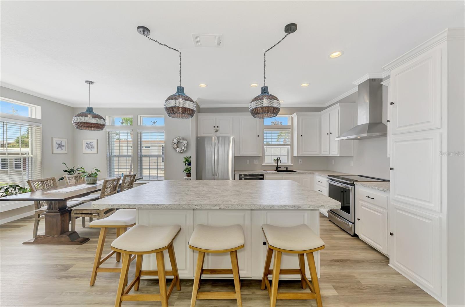 COUNTRY CLUB ESTATES - Residential