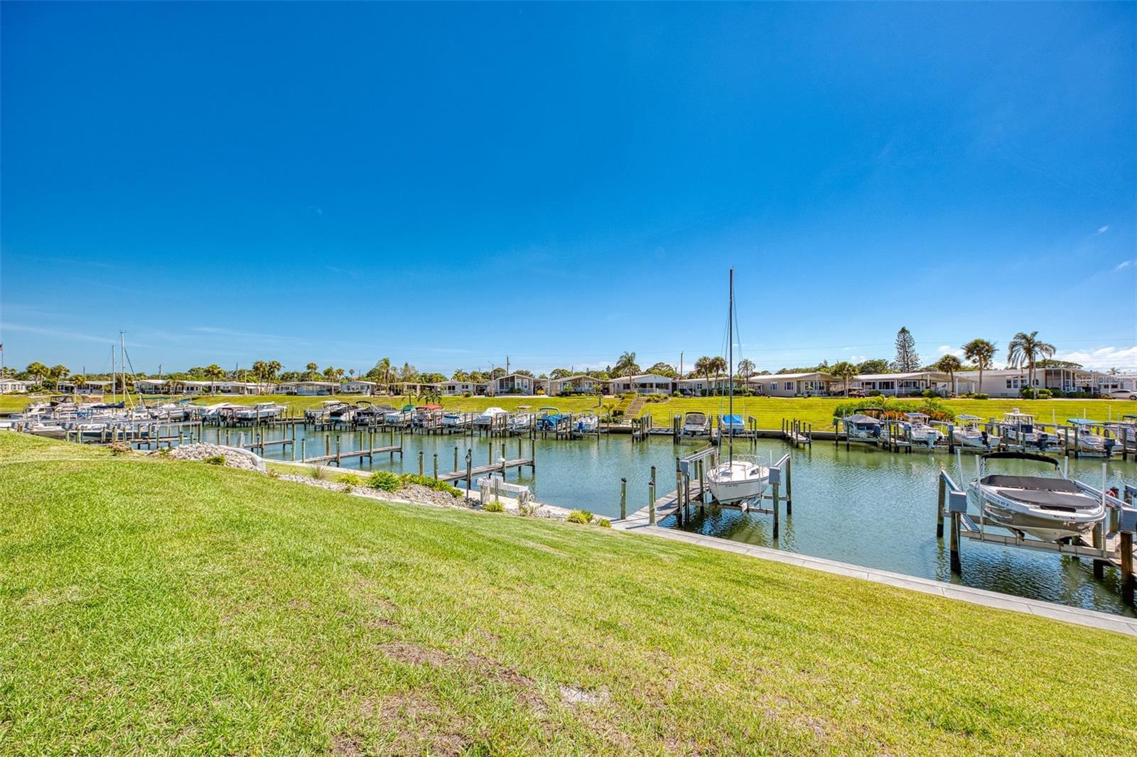 COUNTRY CLUB ESTATES - Residential