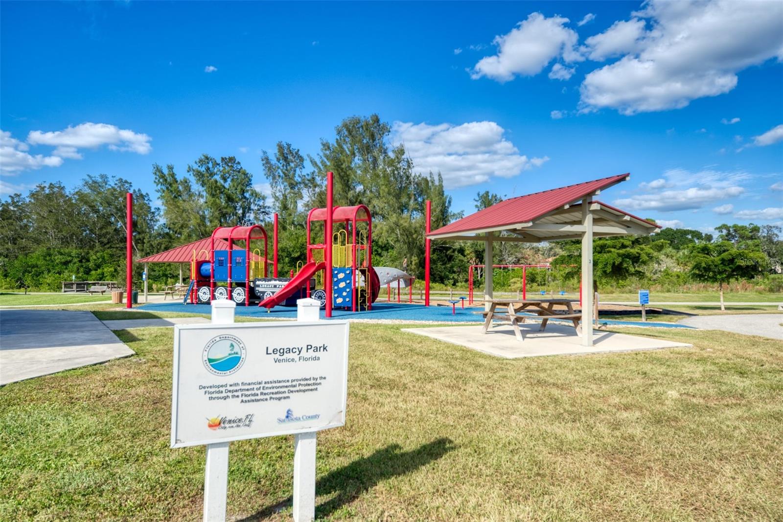 COUNTRY CLUB ESTATES - Residential