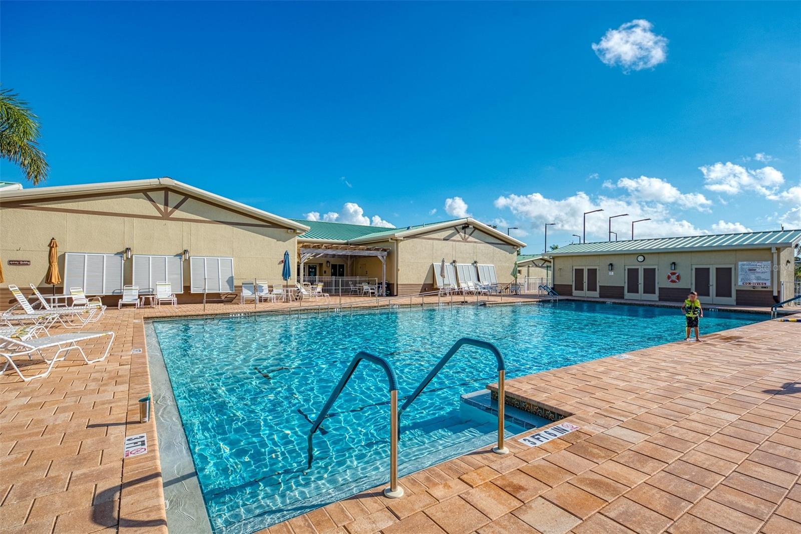 COUNTRY CLUB ESTATES - Residential