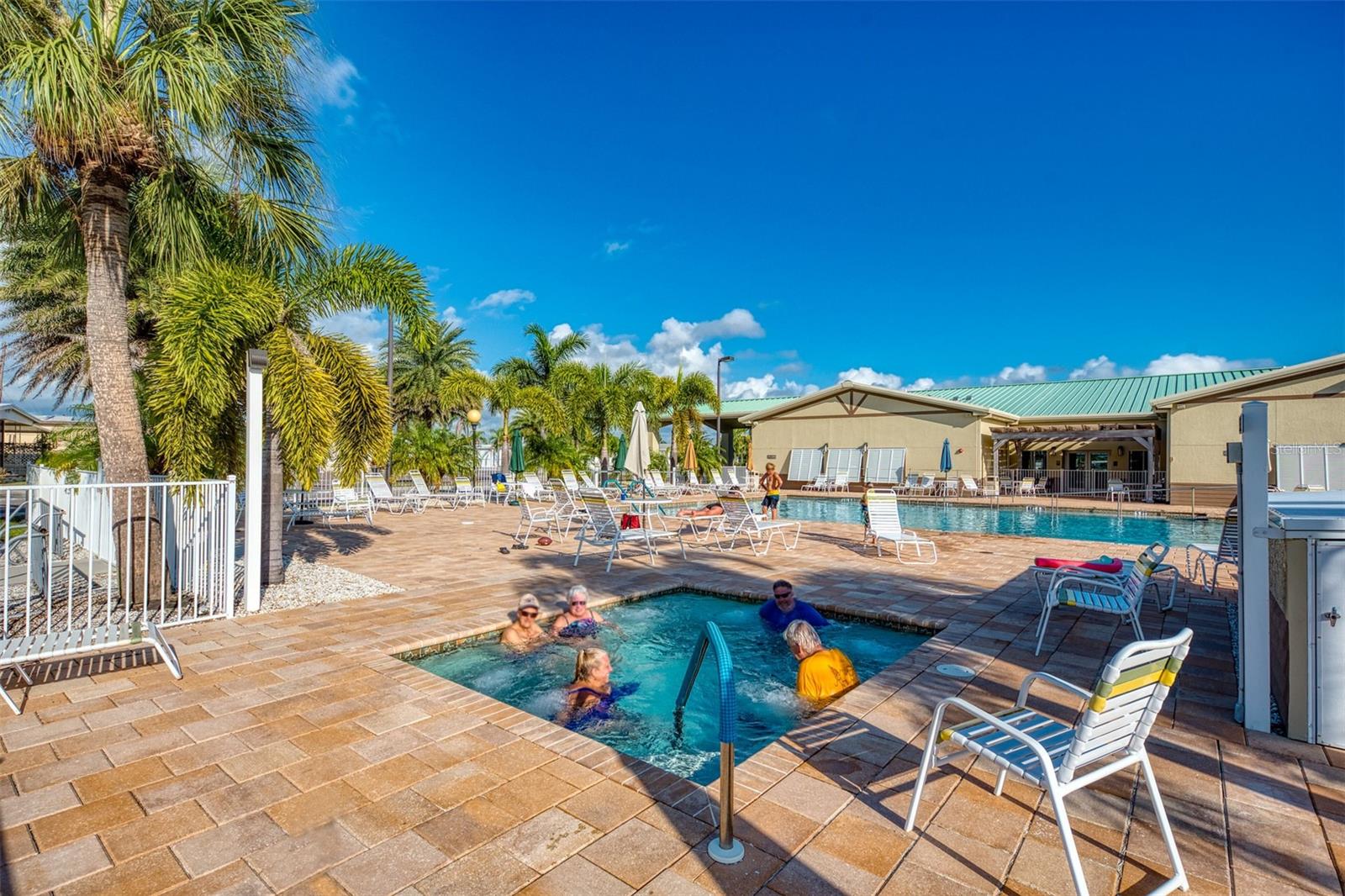 COUNTRY CLUB ESTATES - Residential