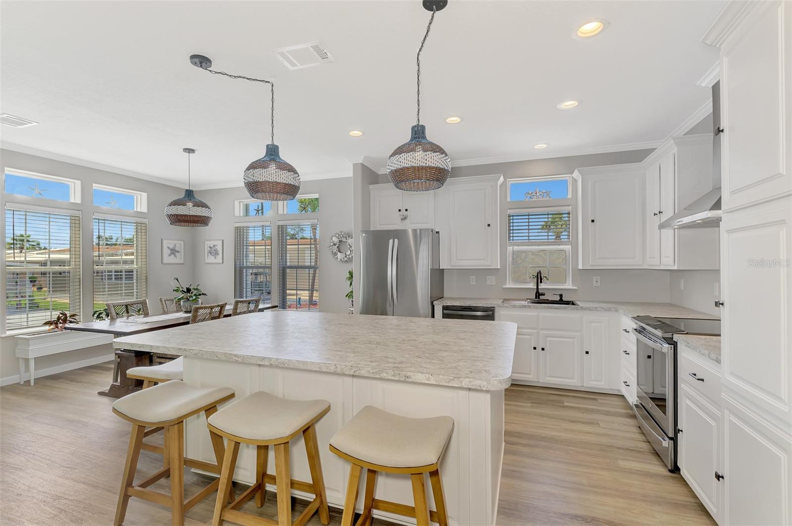 COUNTRY CLUB ESTATES - Residential