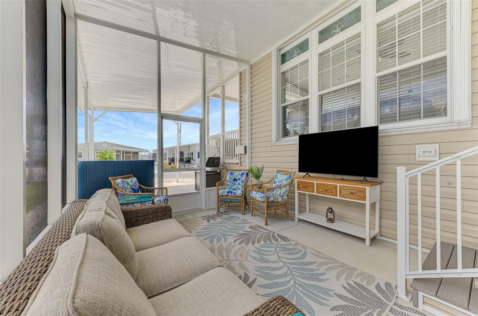 COUNTRY CLUB ESTATES - Residential