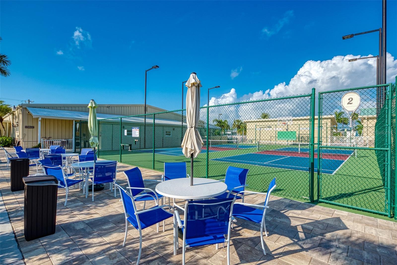 COUNTRY CLUB ESTATES - Residential