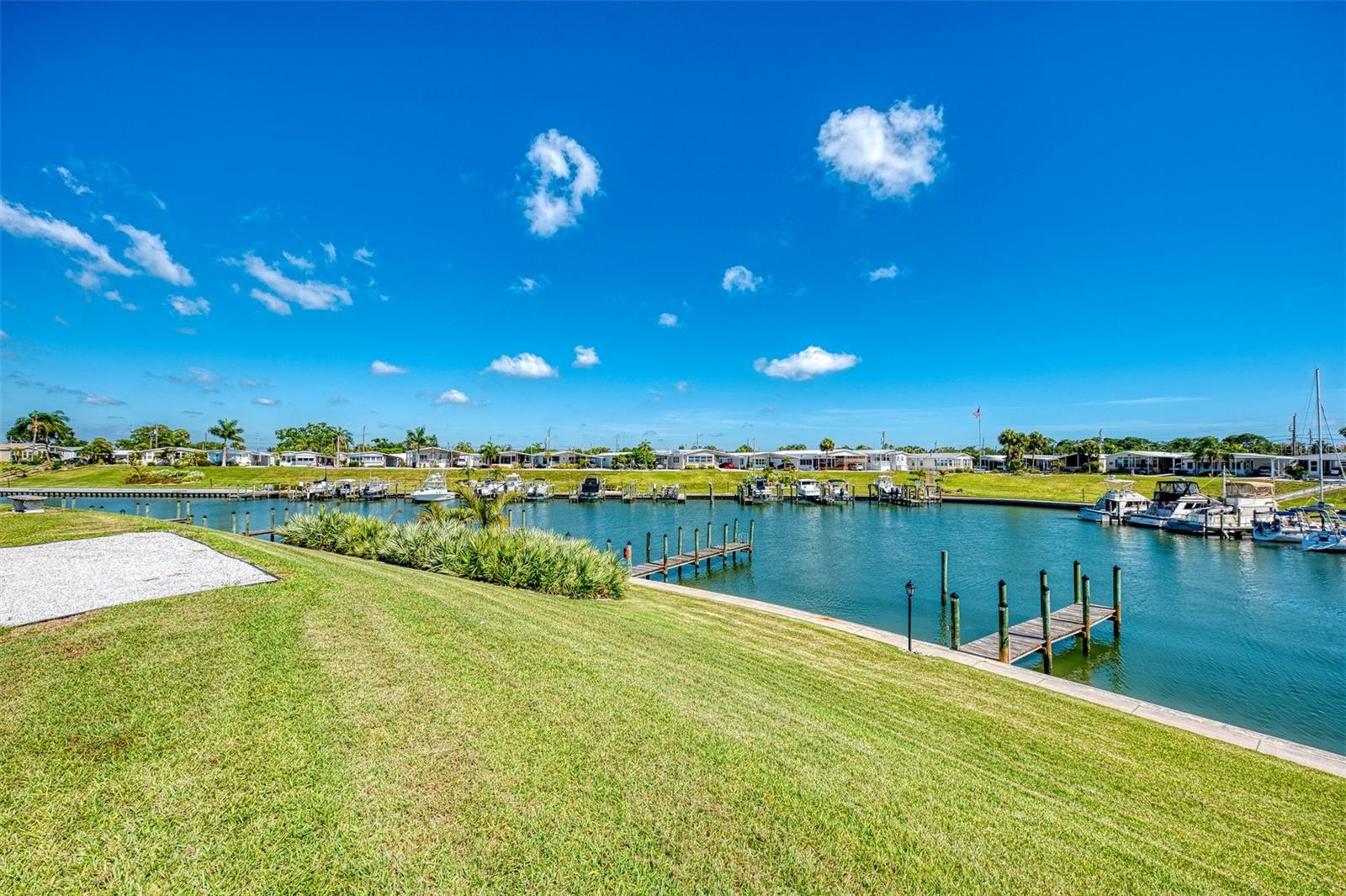 COUNTRY CLUB ESTATES - Residential