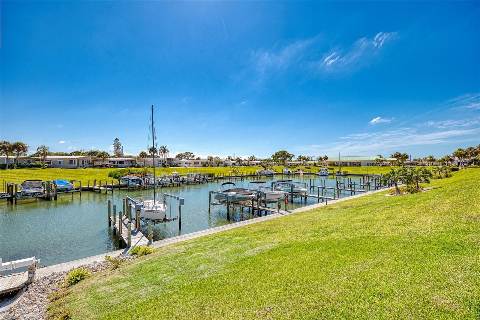 COUNTRY CLUB ESTATES - Residential