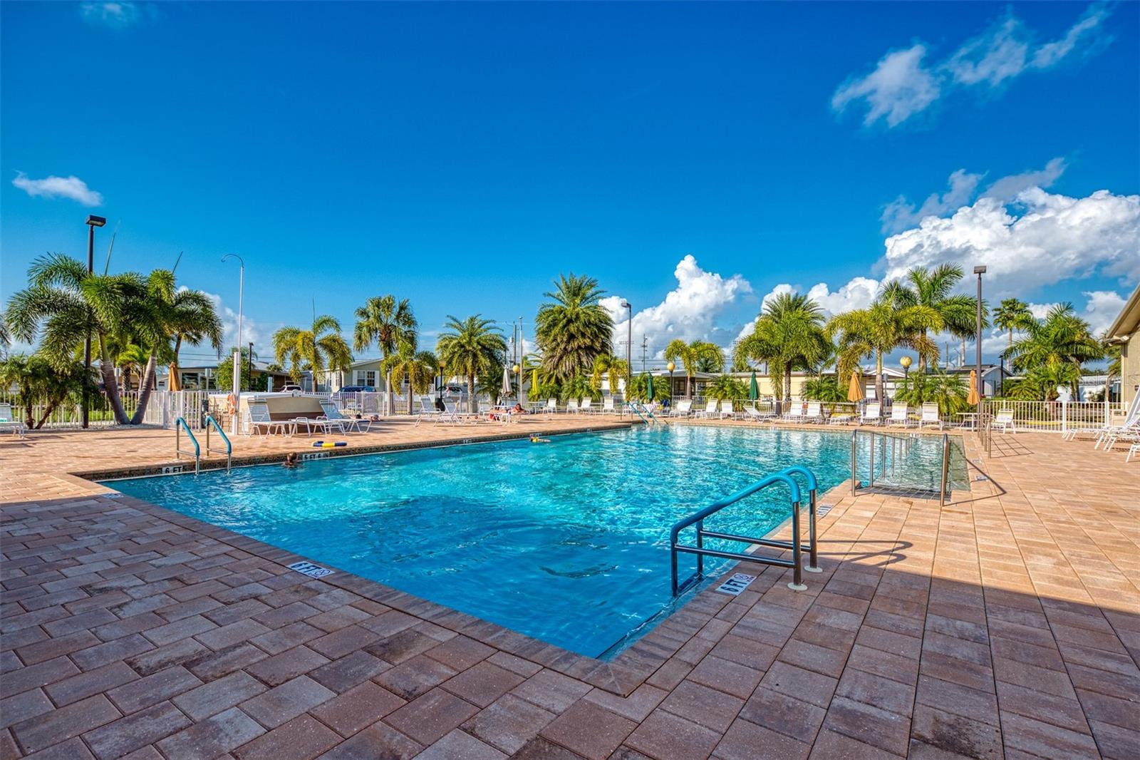 COUNTRY CLUB ESTATES - Residential