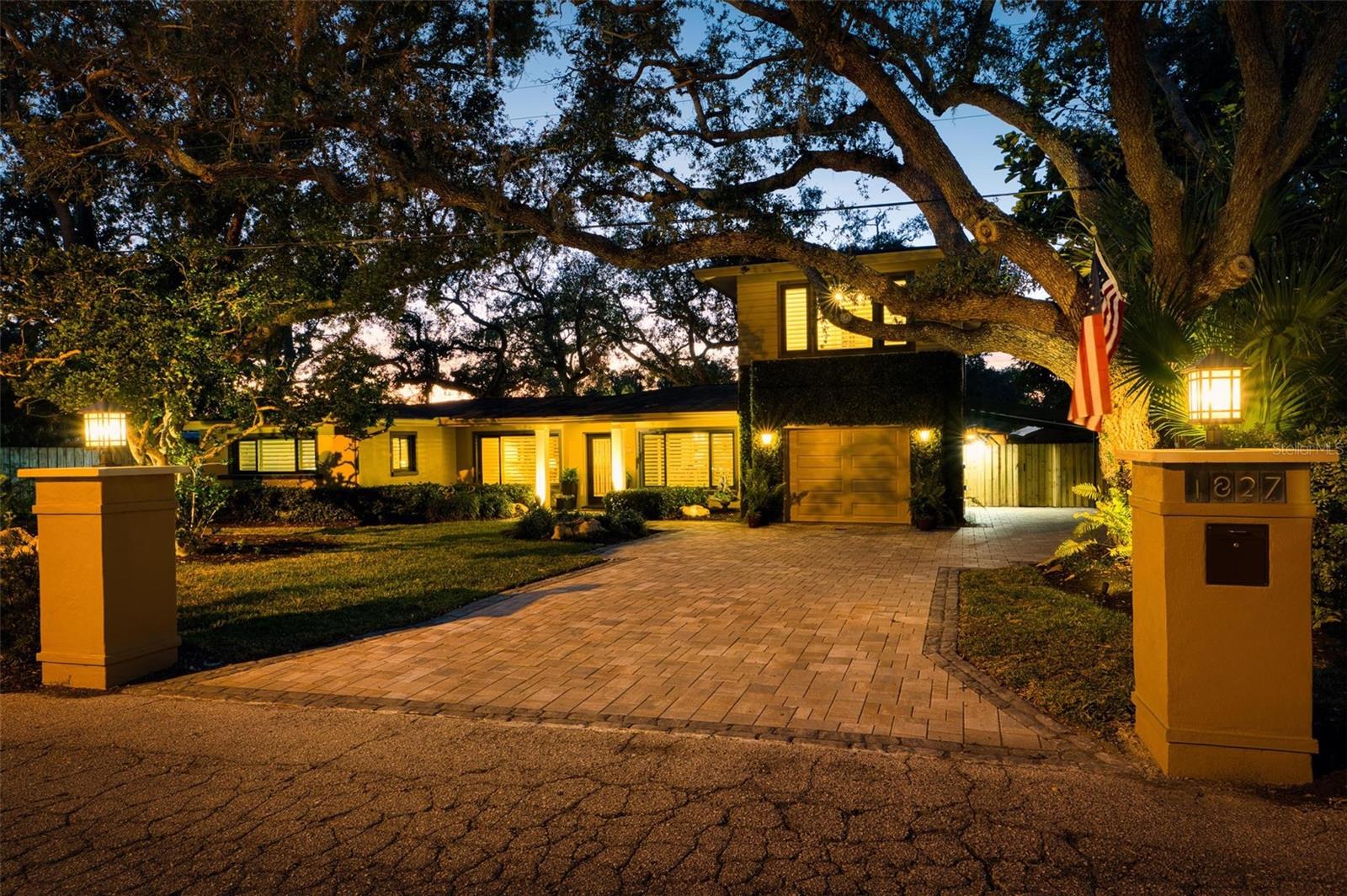 1827 BAYWOOD DRIVE