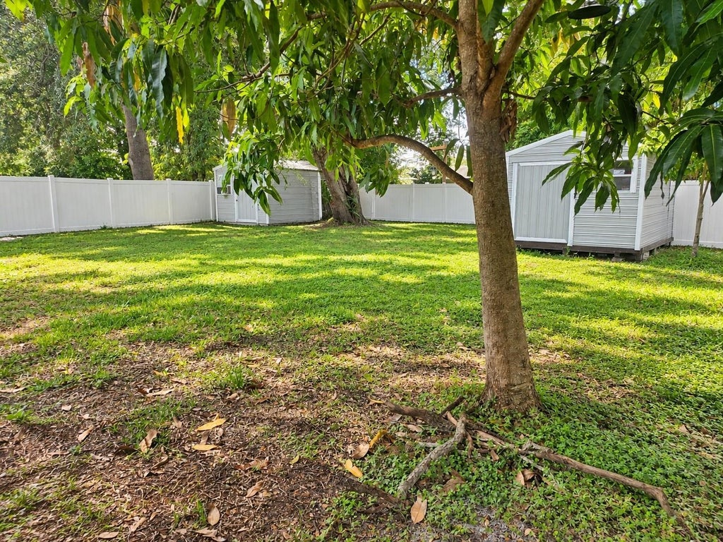Photo of 3707 W Bay Avenue, Tampa, FL 33611 (MLS # A4710701)