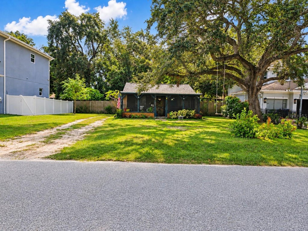 Photo of 3707 W Bay Avenue, Tampa, FL 33611 (MLS # A4710701)