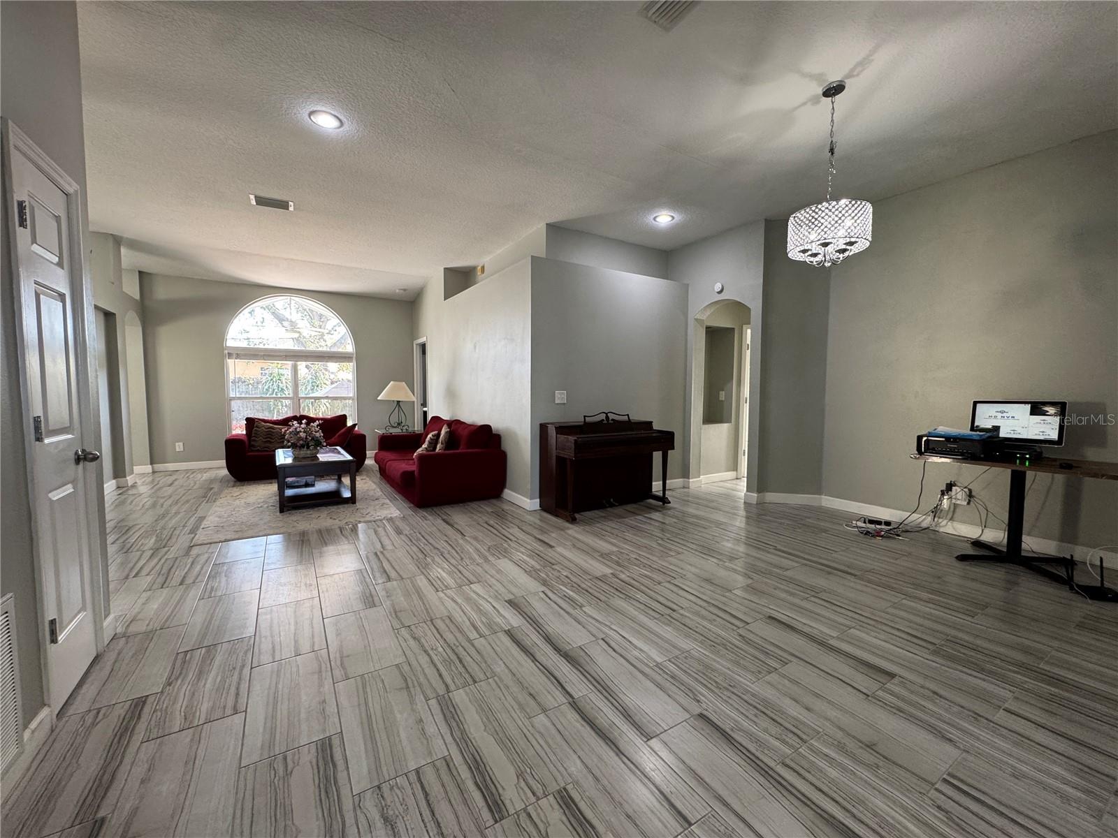 BRENTWOOD HILLS TRCT F UN 2 - Residential Lease