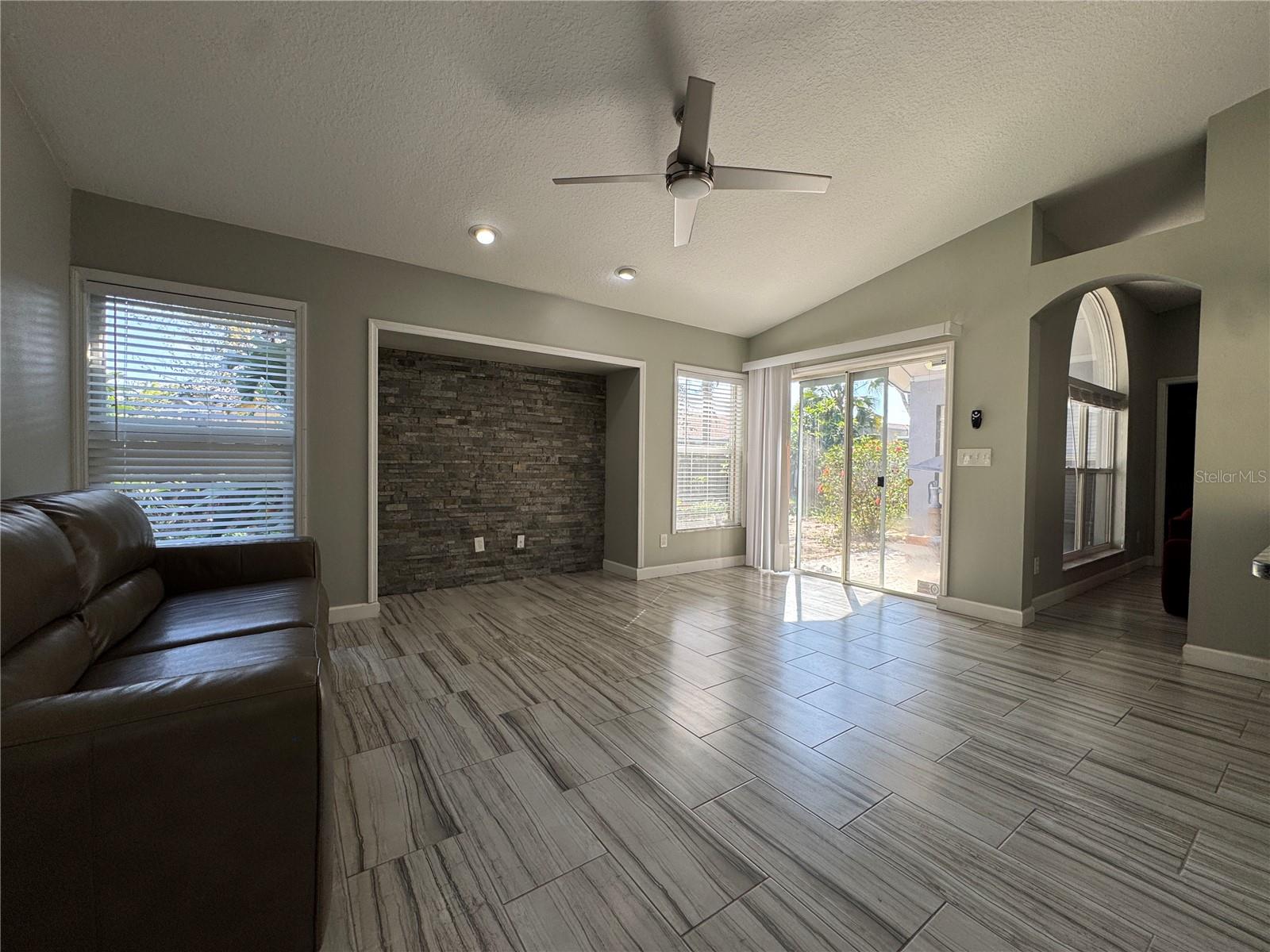 BRENTWOOD HILLS TRCT F UN 2 - Residential Lease