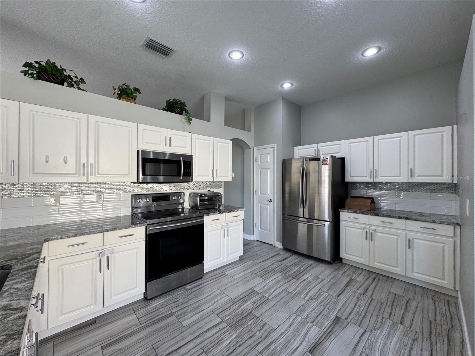 BRENTWOOD HILLS TRCT F UN 2 - Residential Lease