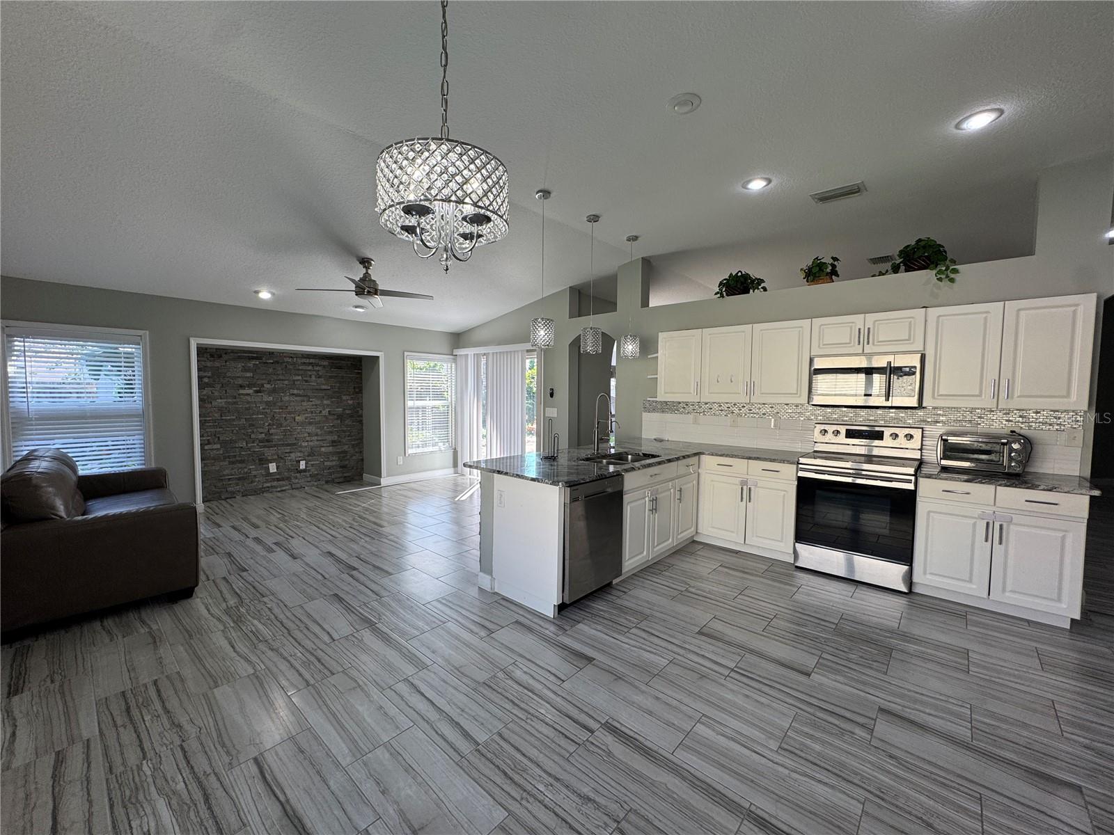 BRENTWOOD HILLS TRCT F UN 2 - Residential Lease