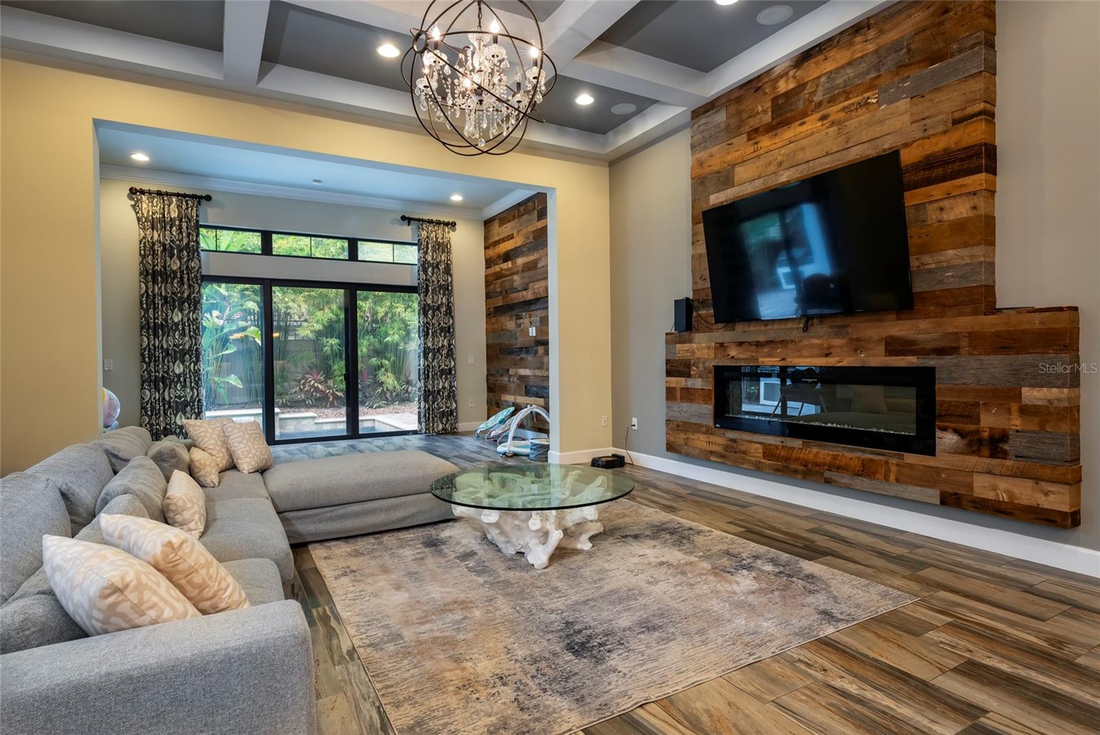 DELLAGIO - Residential Lease