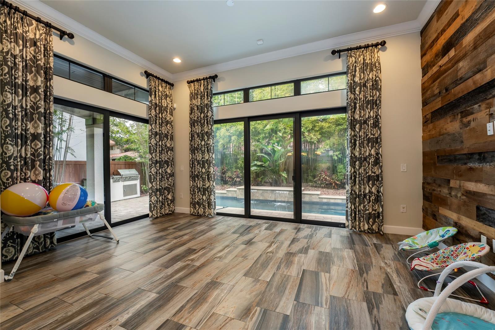 DELLAGIO - Residential Lease