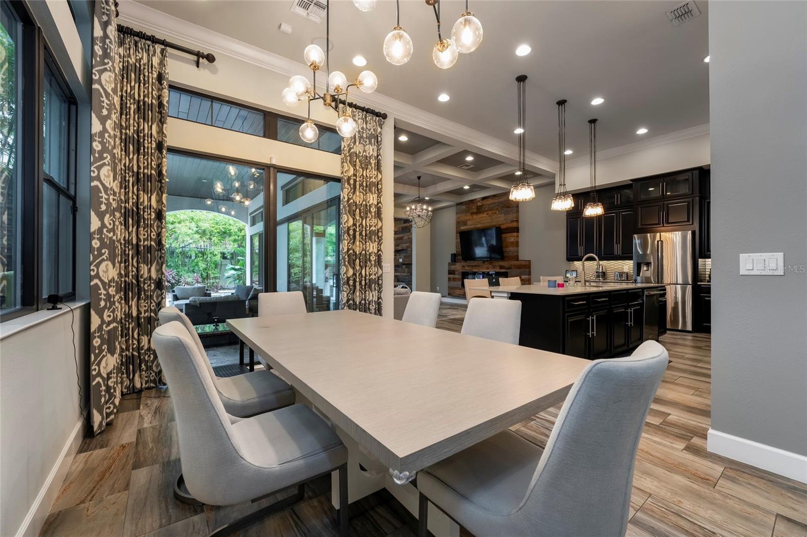 DELLAGIO - Residential Lease