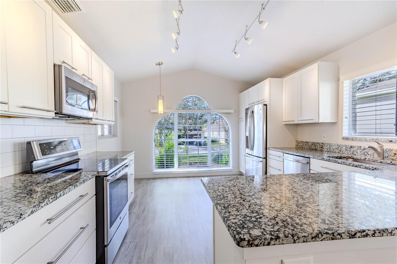 3667 KINGSWOOD COURT