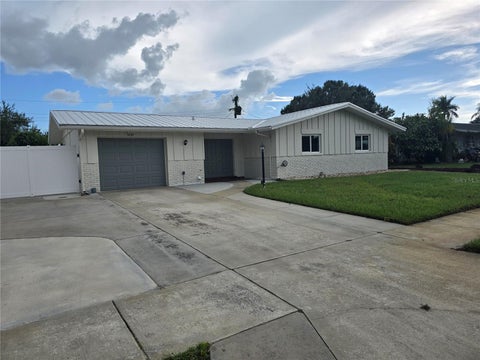 Photo of 5420 Starwood Place, Sarasota, FL 34232 (MLS # A4705269)
