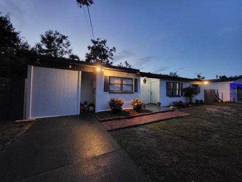 Photo of 995 Emerald Drive, Mount Dora, FL 32757 (MLS # TB8481533)