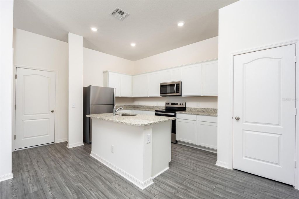 Photo of 860 Poppy Lane, Dundee, FL 33838 (MLS # TB8434414)