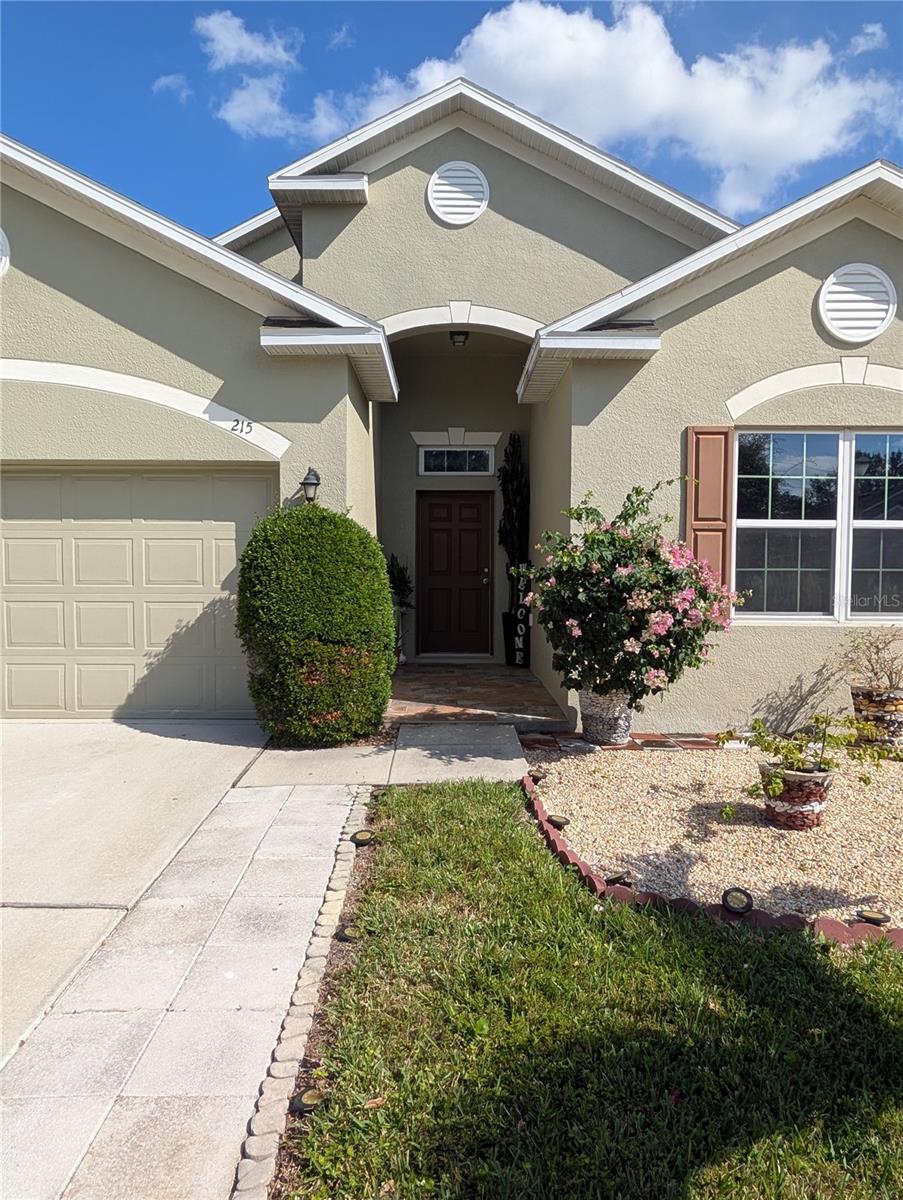 Casas a venda 1 - Jen Dantas 215 MILESTONE DRIVE