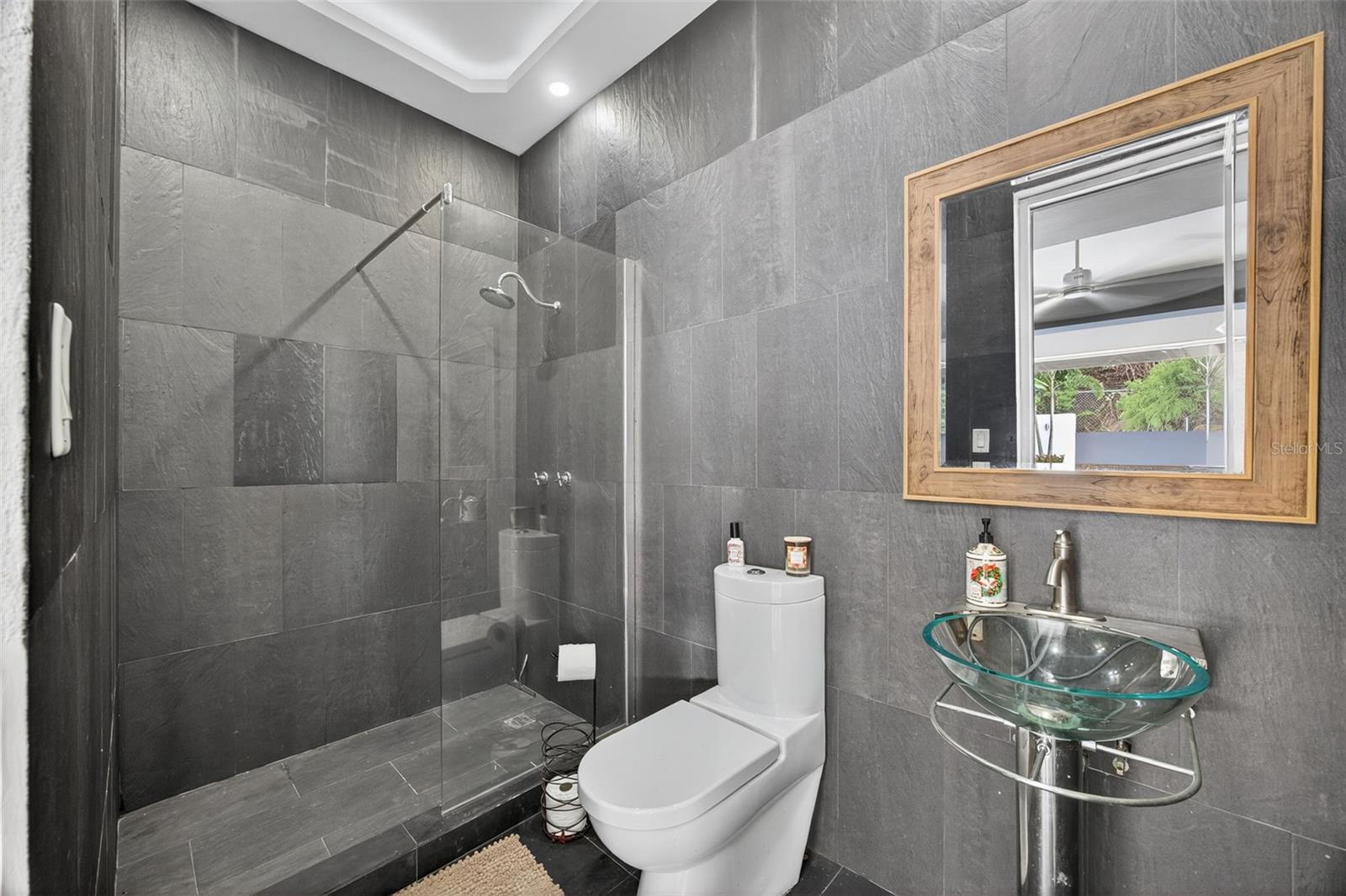 GARDEN HILLS SUR - Residential