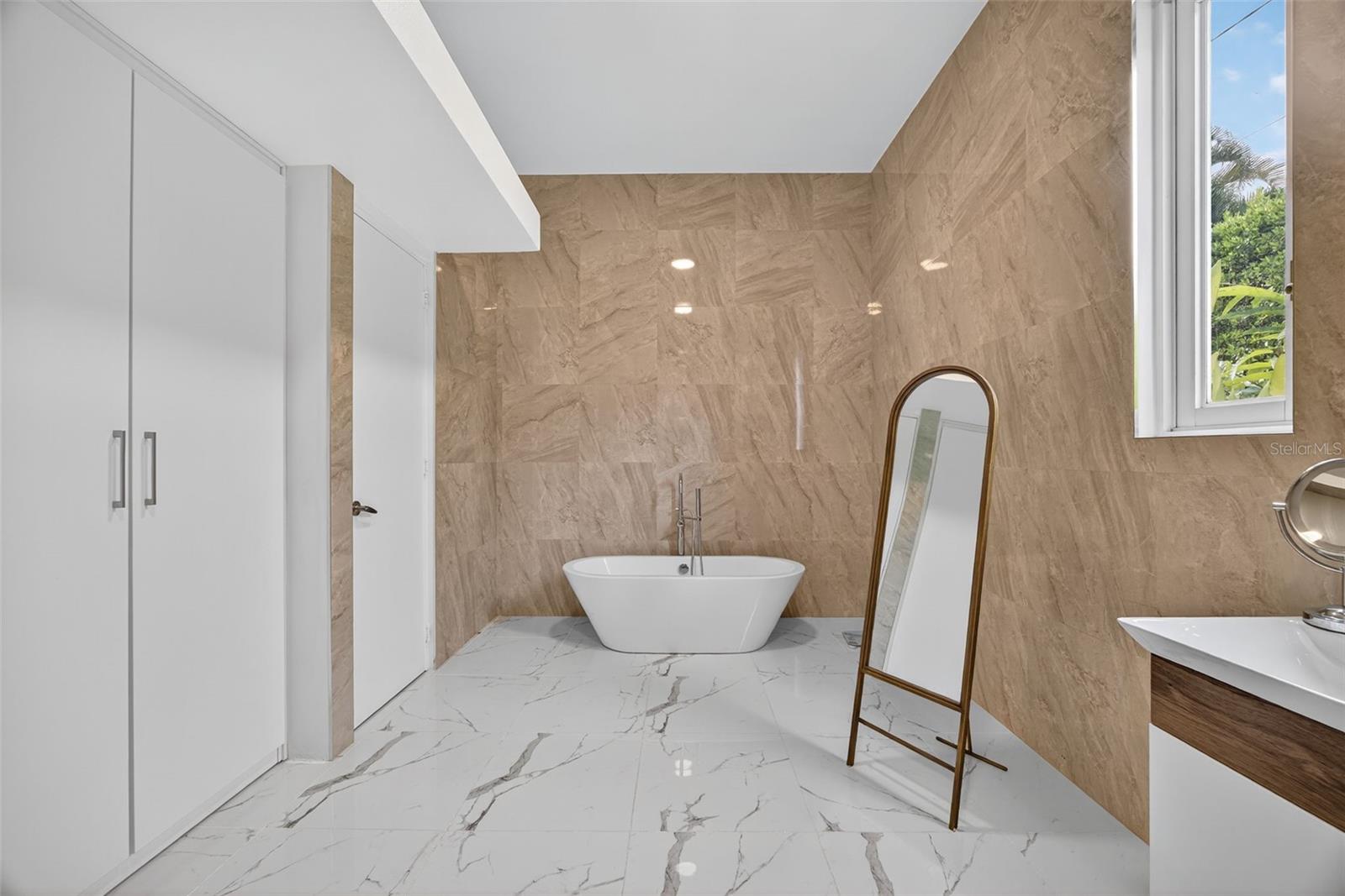 GARDEN HILLS SUR - Residential