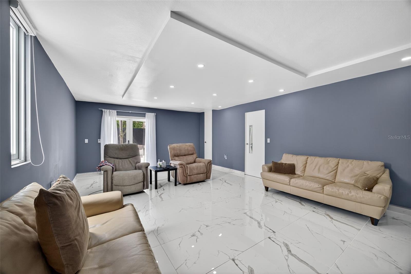 GARDEN HILLS SUR - Residential