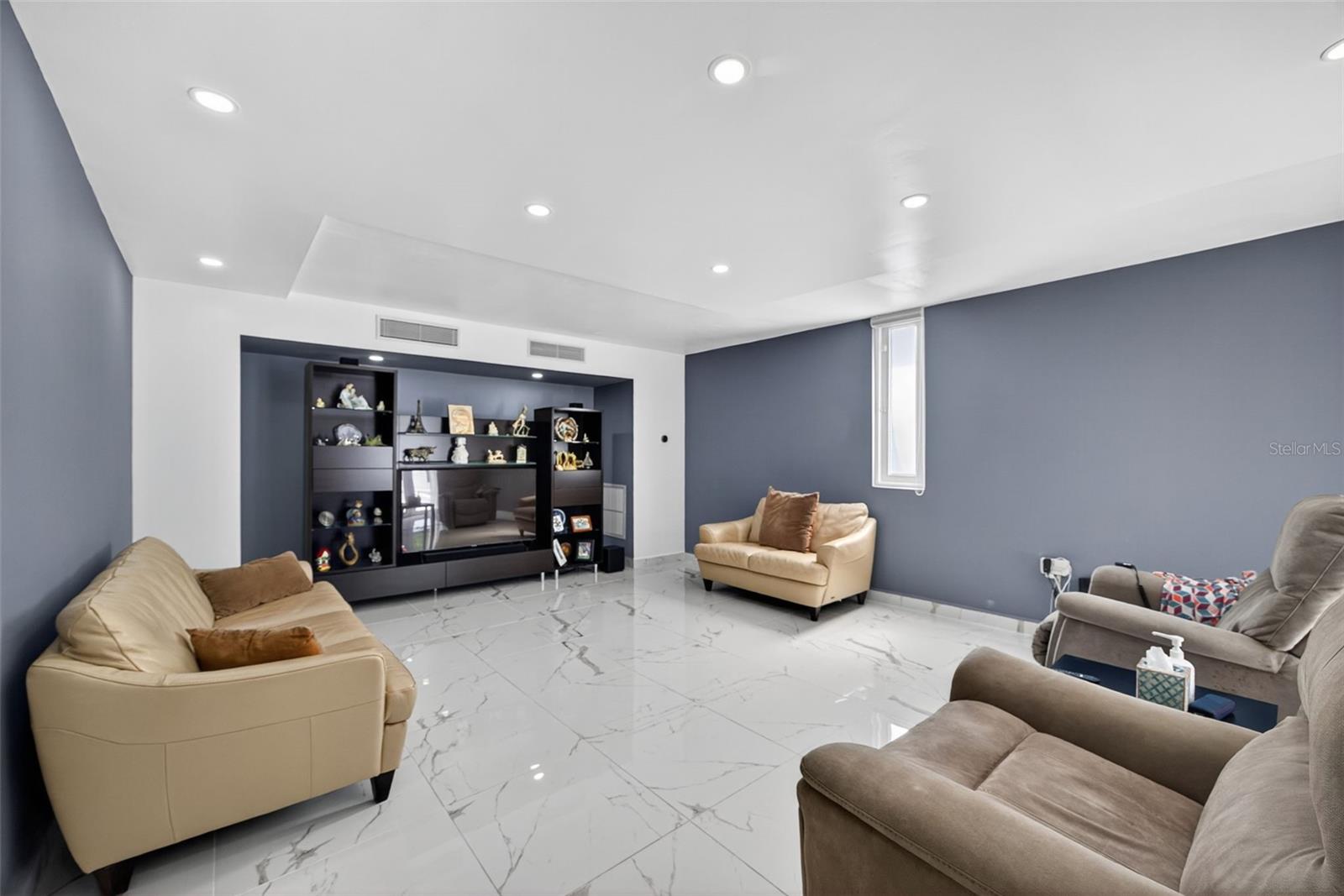 GARDEN HILLS SUR - Residential