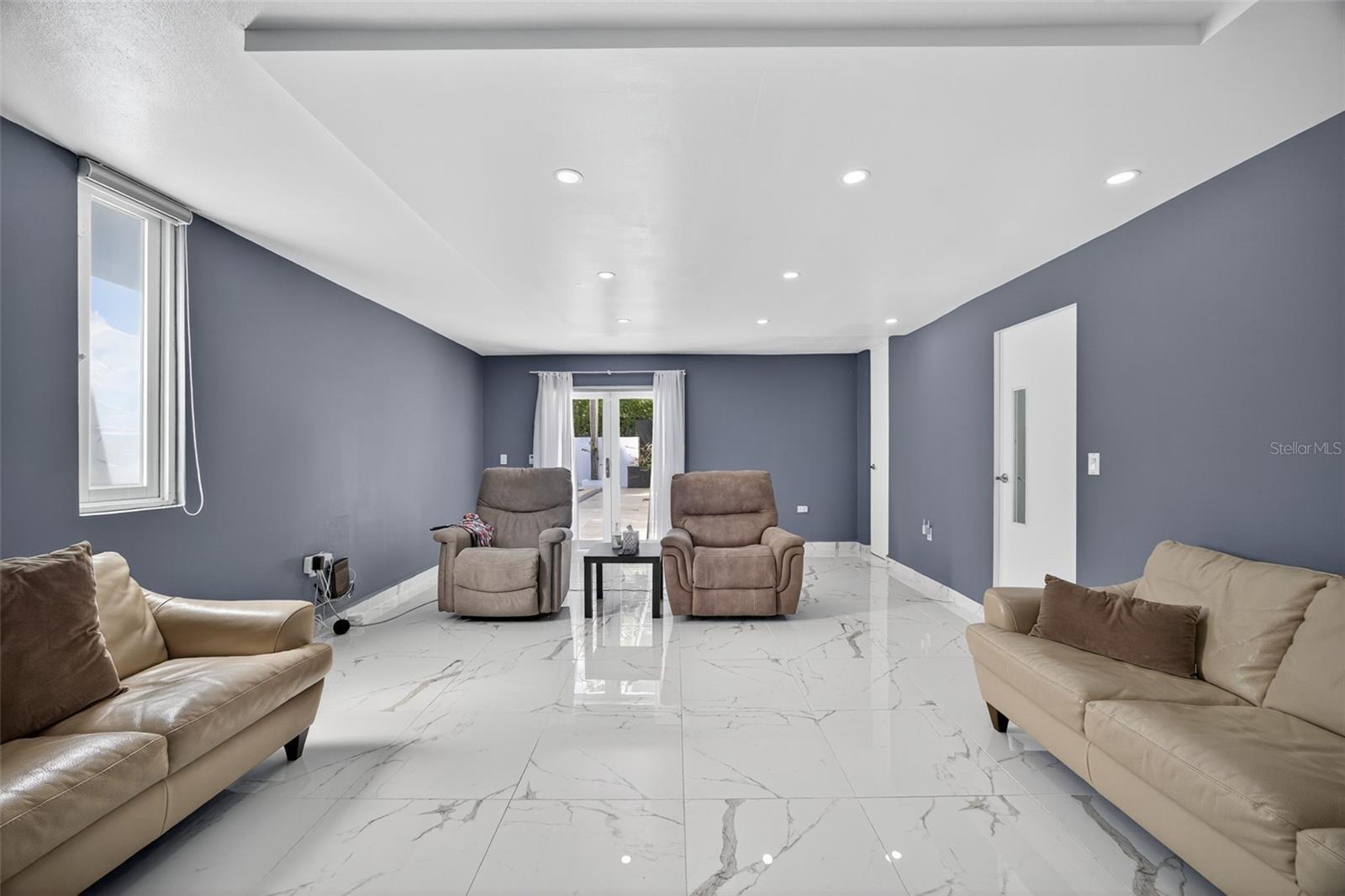 GARDEN HILLS SUR - Residential