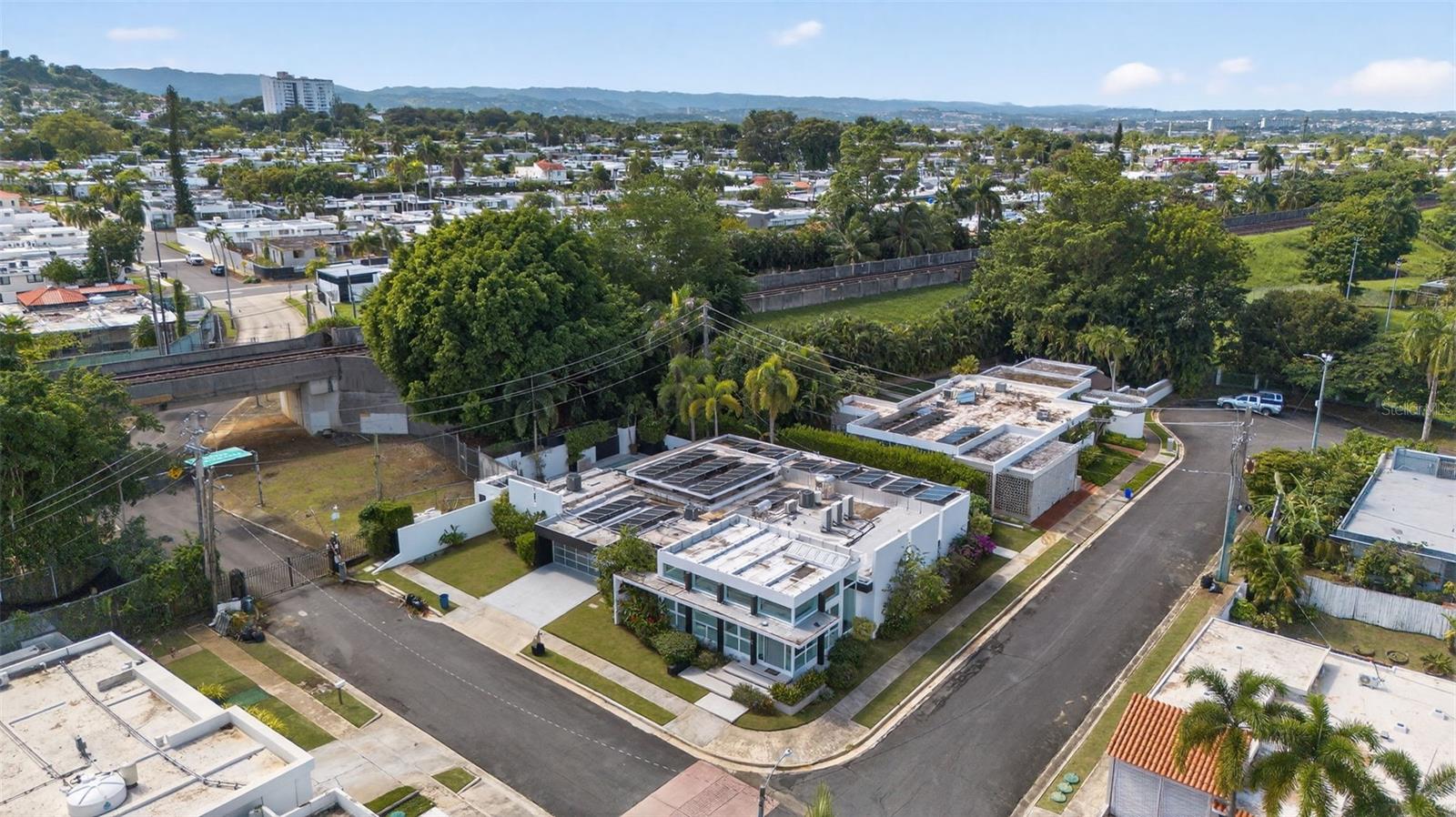 GARDEN HILLS SUR - Residential