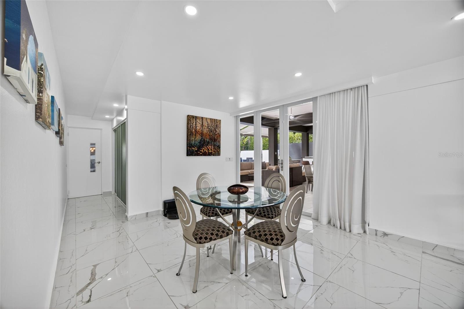 GARDEN HILLS SUR - Residential